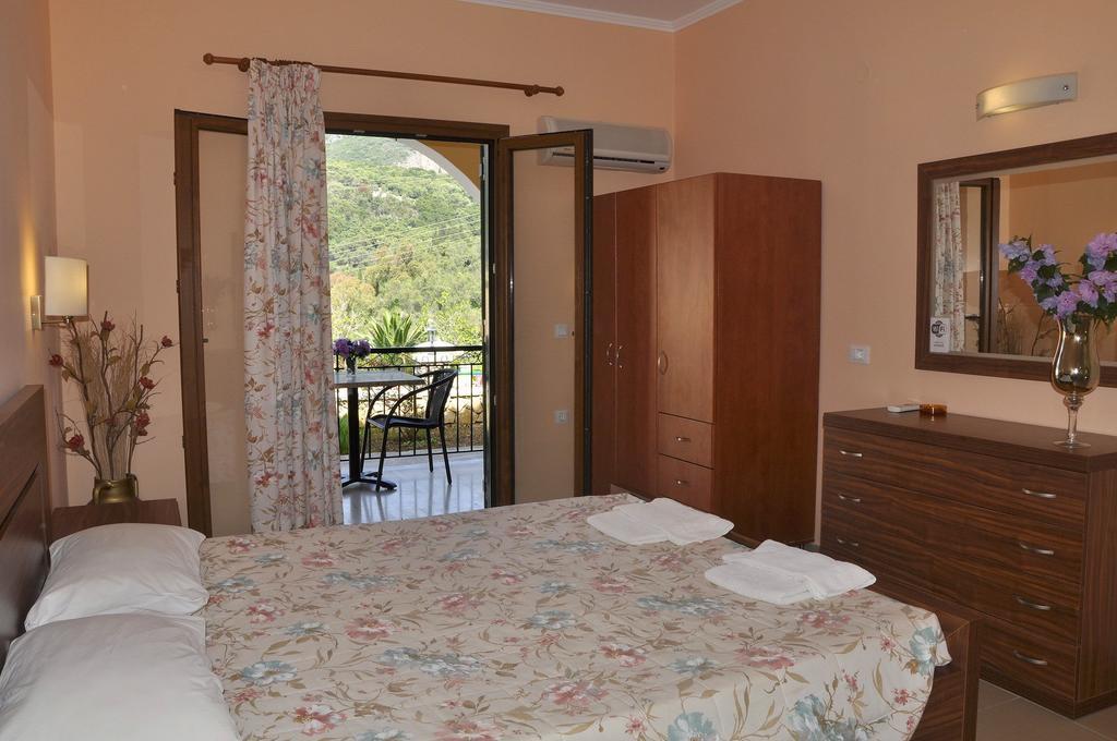 Villa Birlis Liapades Exterior foto